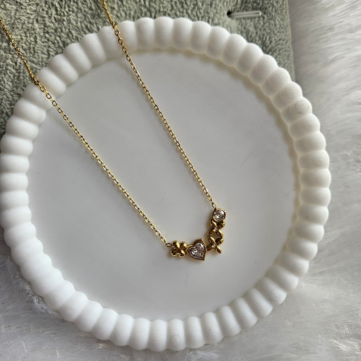 White Stone Heart Theme Pendant 