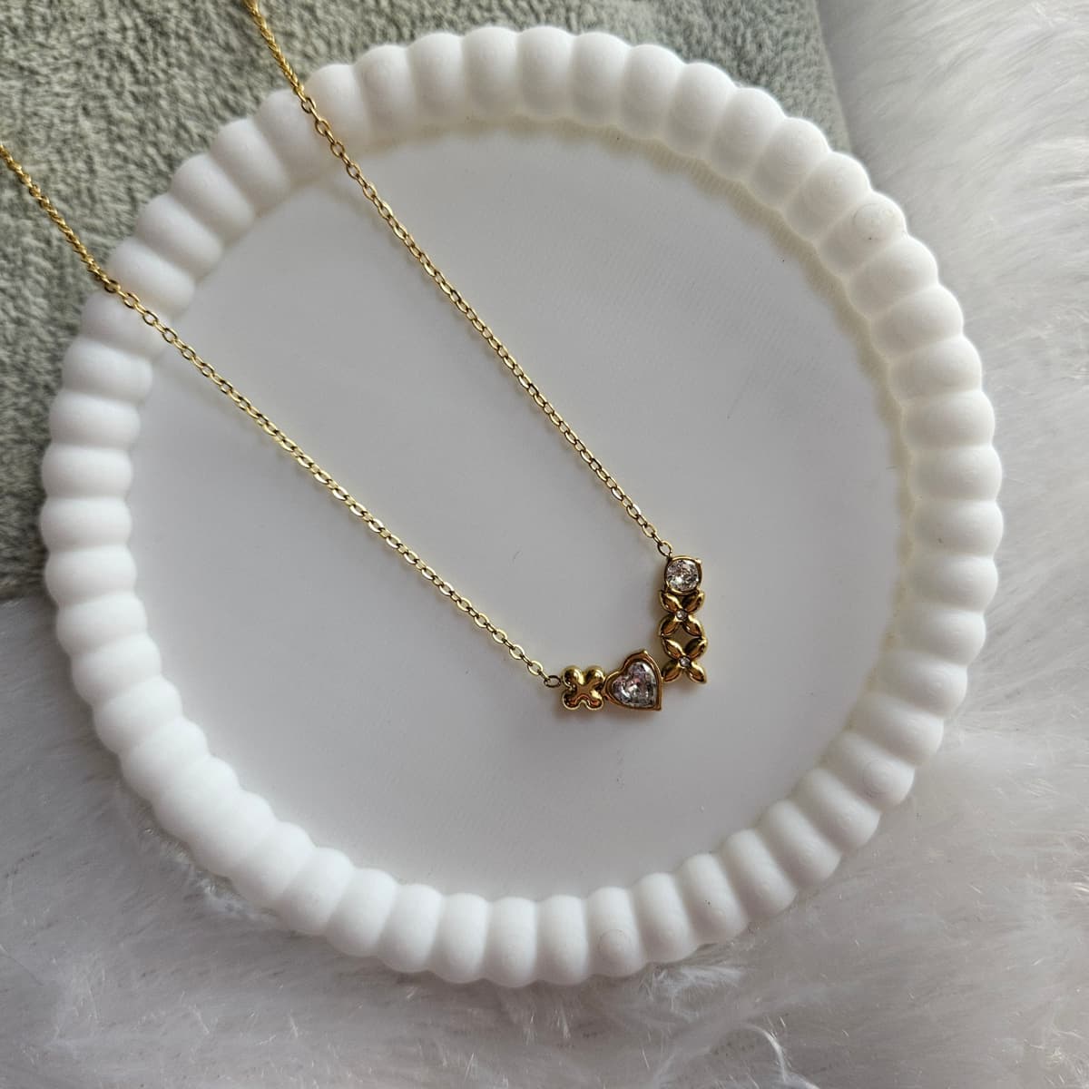 White Stone Heart Theme Pendant  — image 3