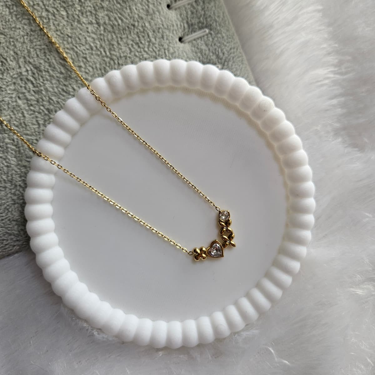 White Stone Heart Theme Pendant  — image 4