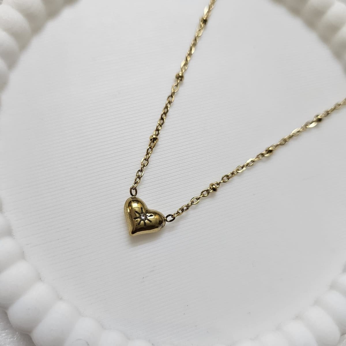 Heart With Pretty White Stone Pendant 