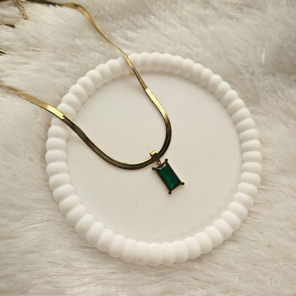 Emerald Snake Chain Pendant 