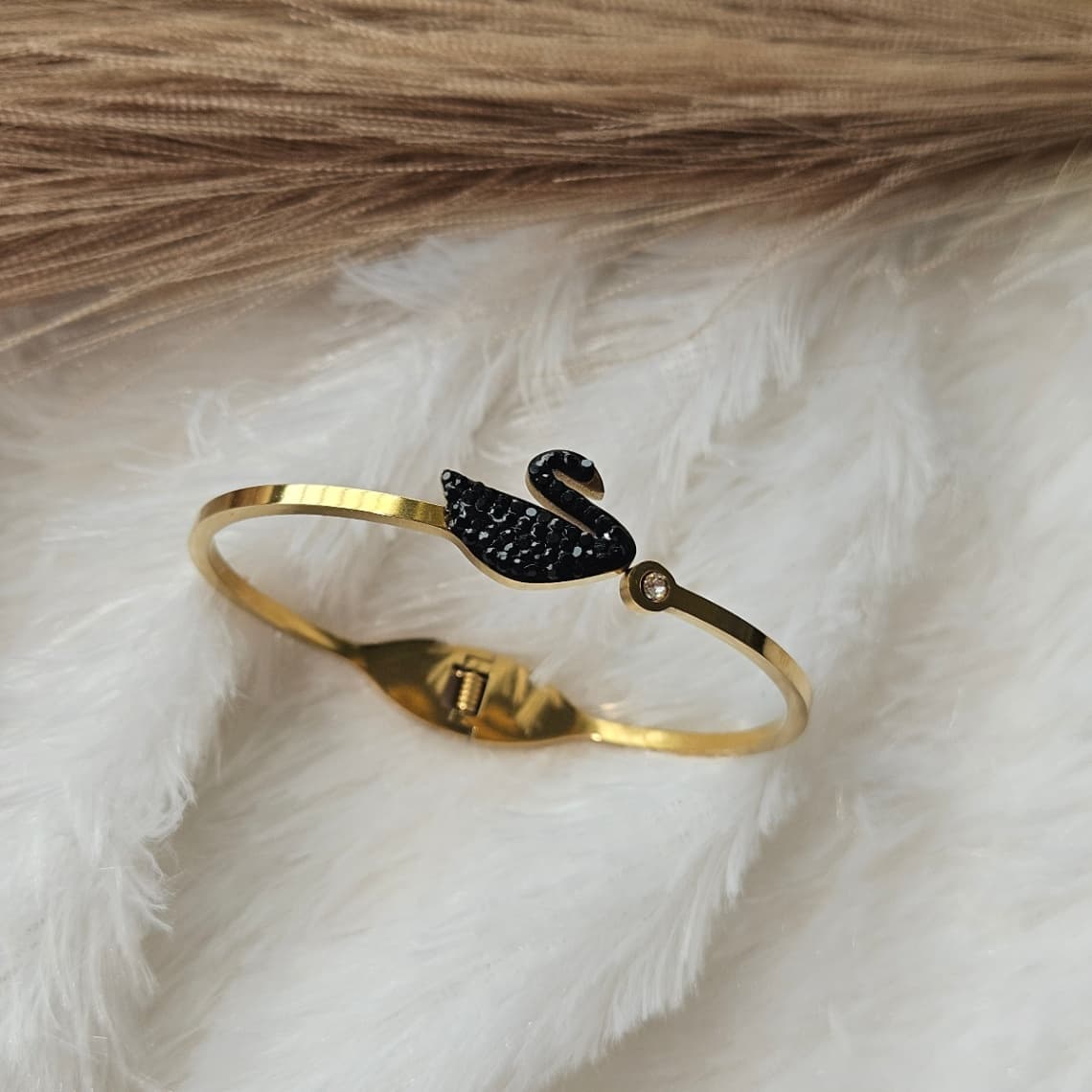 Black Swan Kada  — image 2