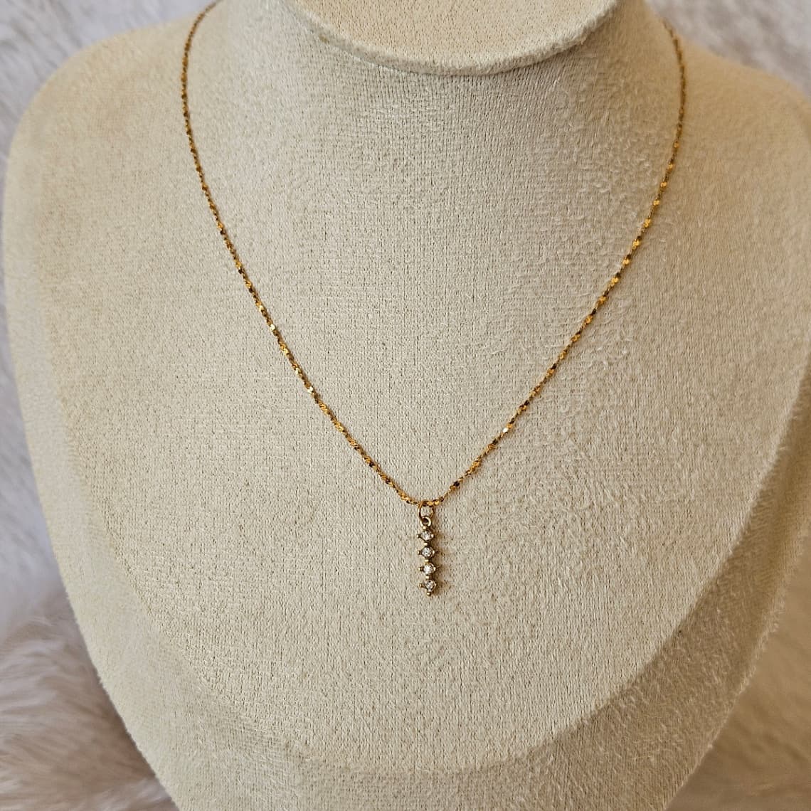 White Stone Line Pendant 
