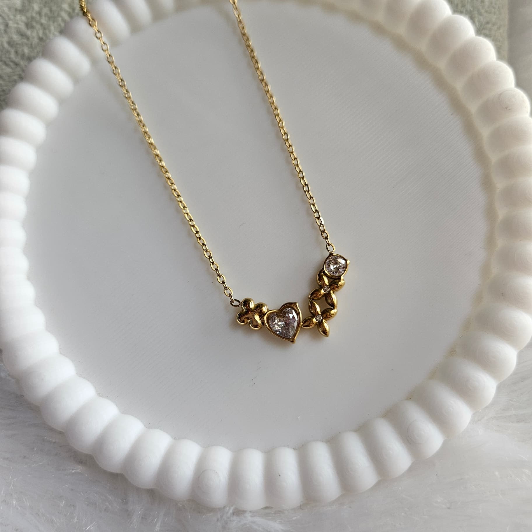 White Stone Heart Theme Pendant — image 2