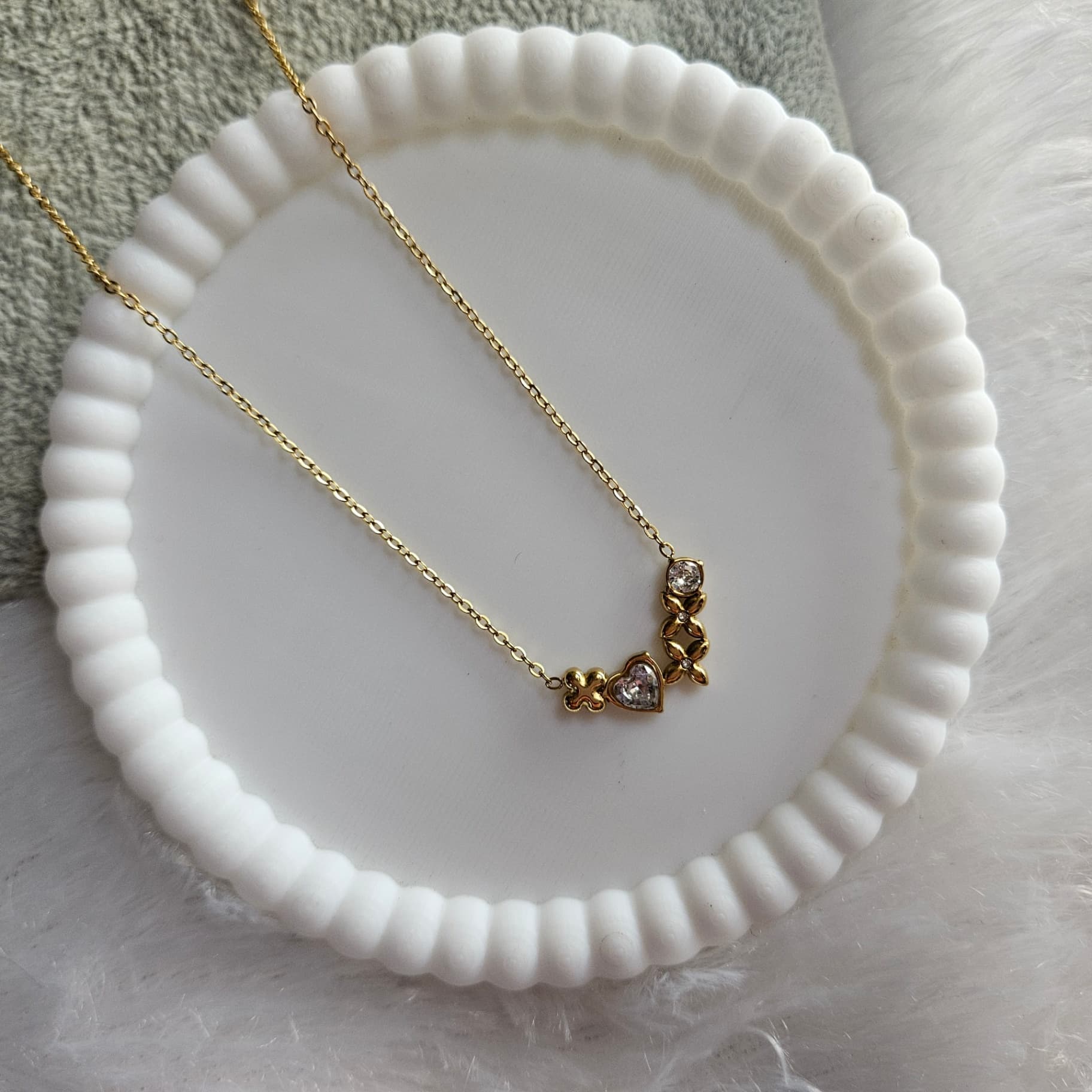 White Stone Heart Theme Pendant — image 3