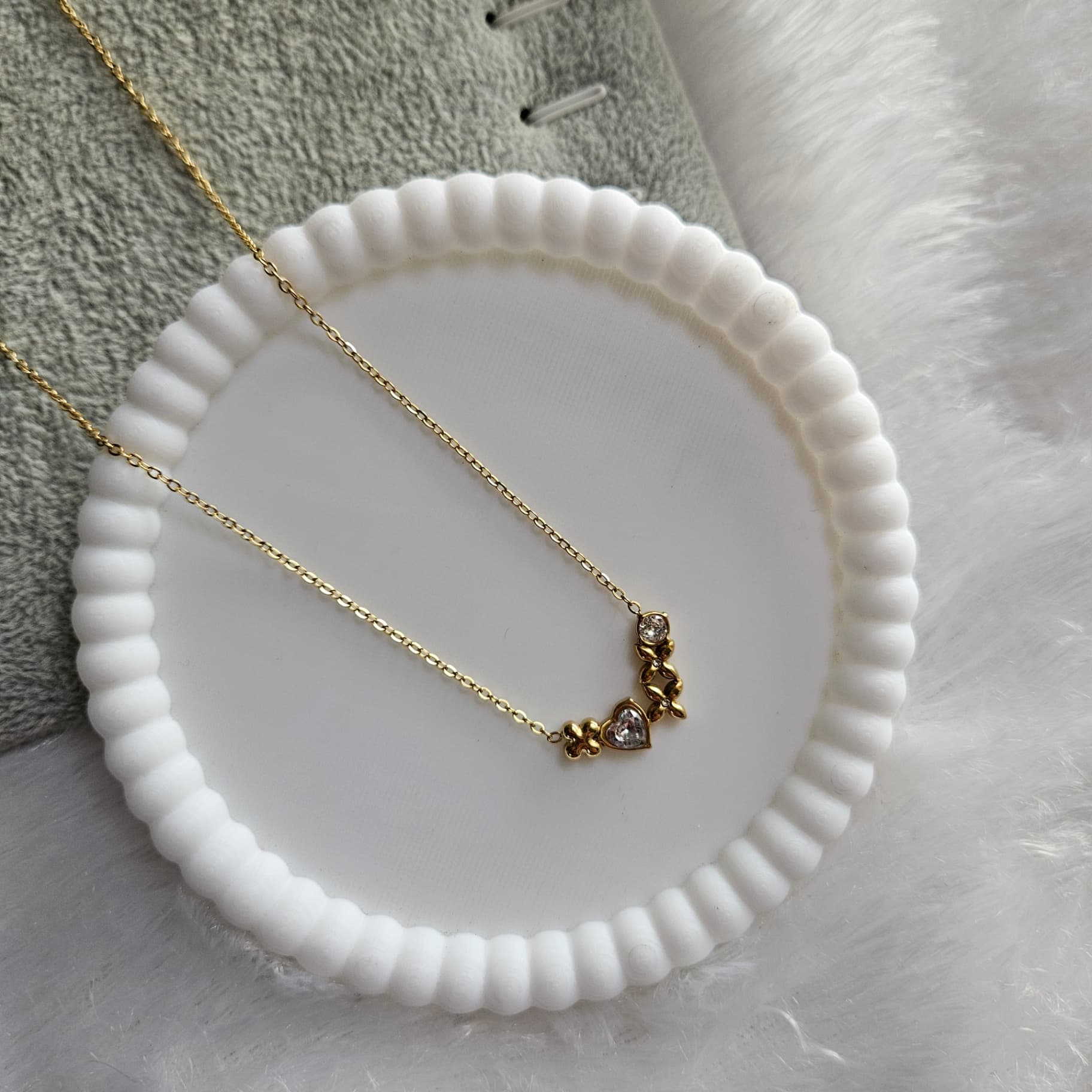 White Stone Heart Theme Pendant — image 4