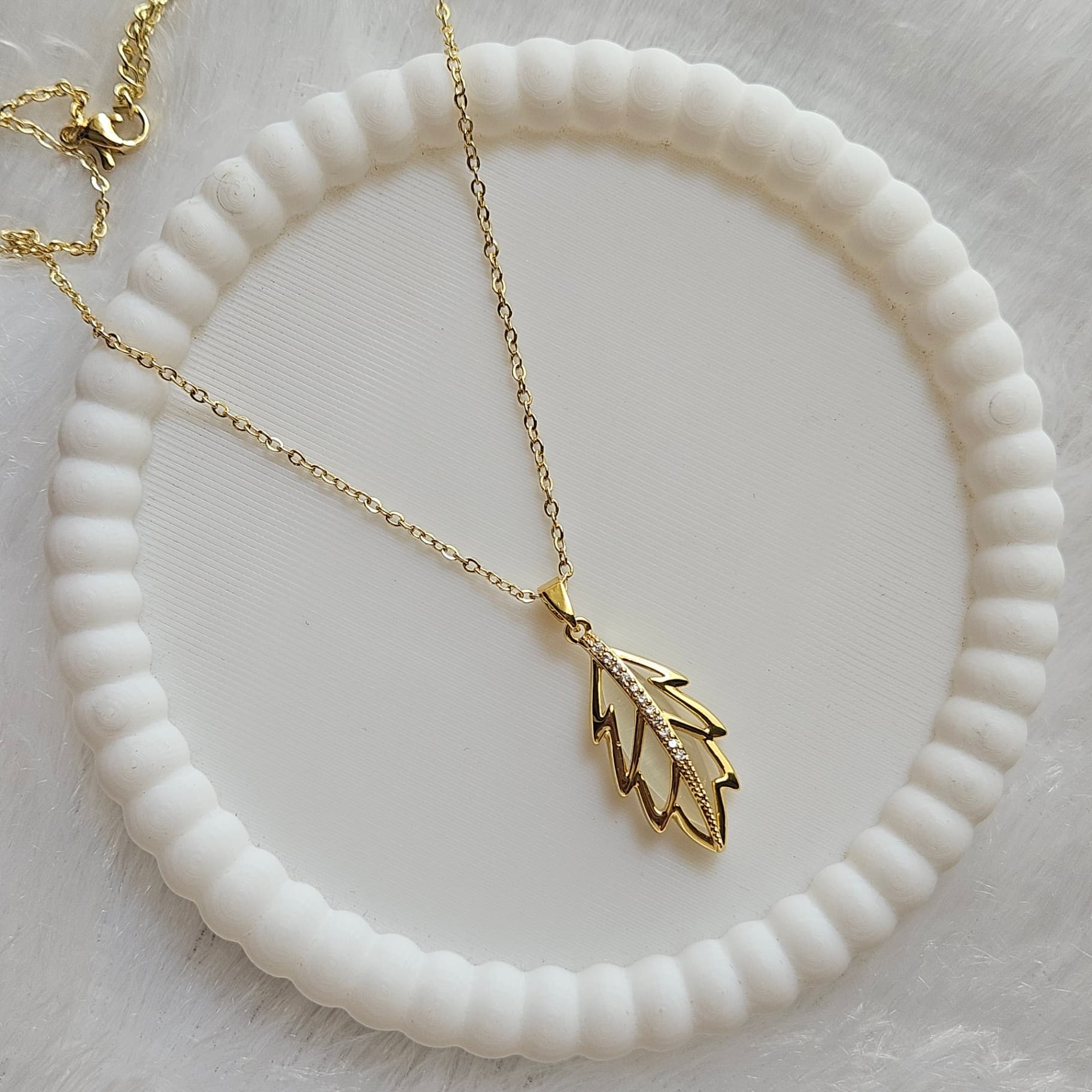 Leaf Shape Pendant with white stone