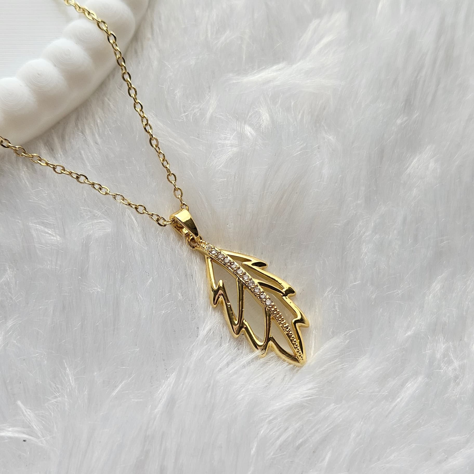 Leaf Shape Pendant with white stone — image 2