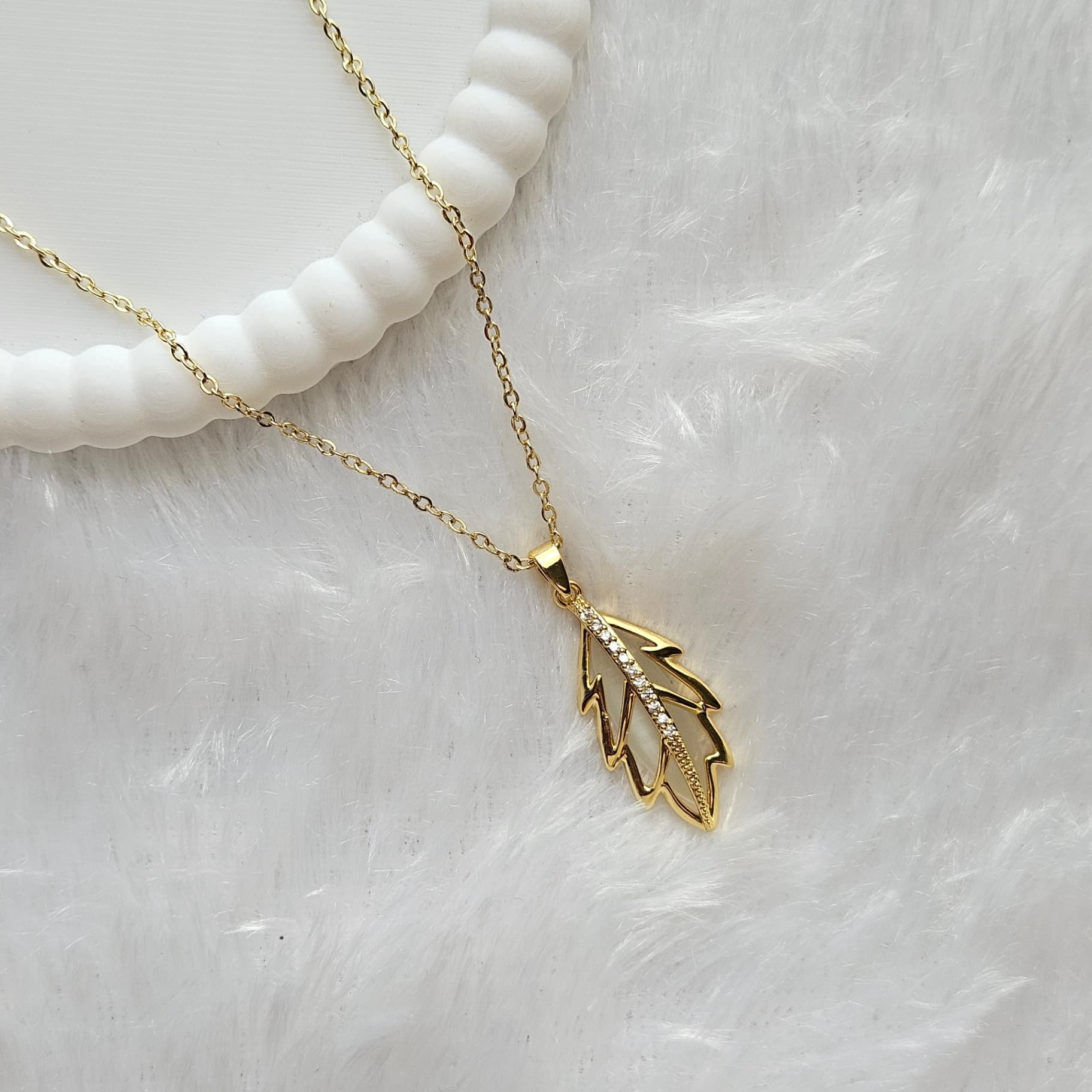 Leaf Shape Pendant with white stone — image 3